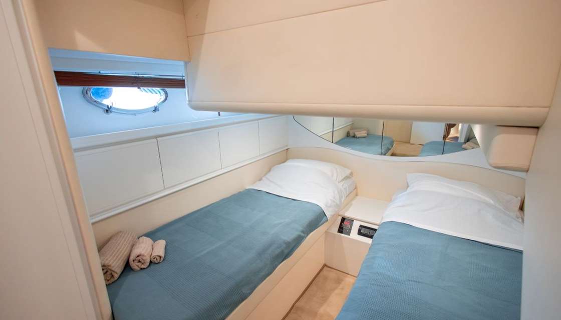 Pershing 52