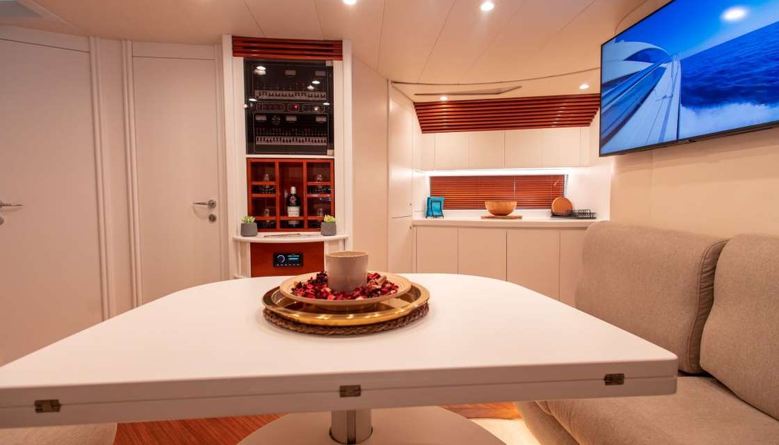 Pershing 52