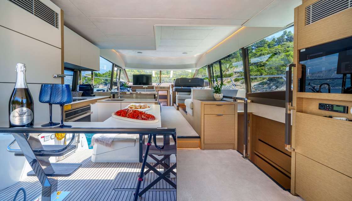 Prestige 590 Fly