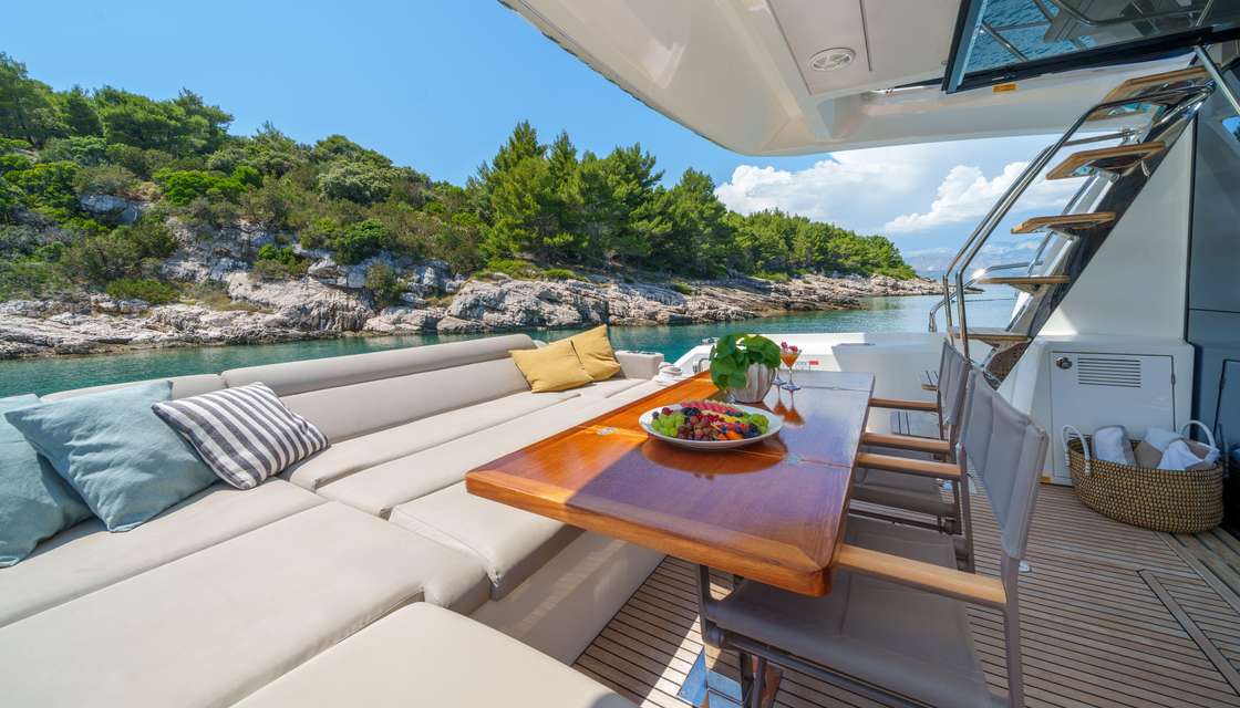 Prestige 590 Fly