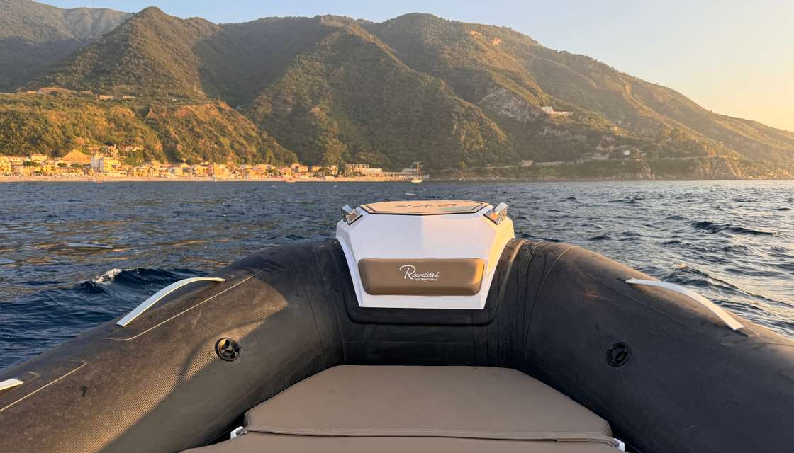 Cayman 28.0 Executive
