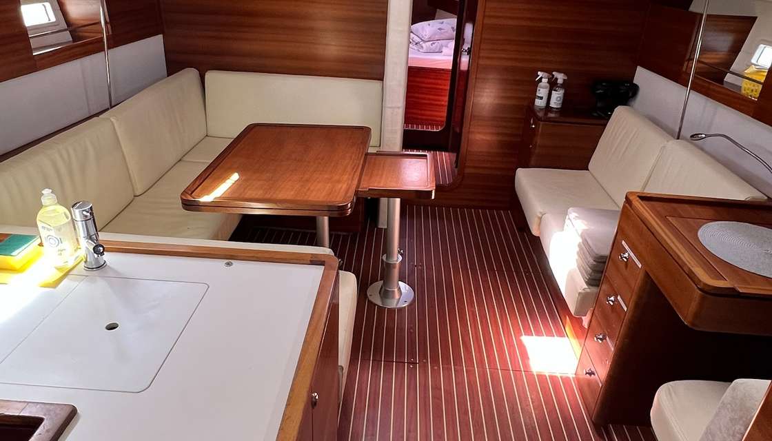 Salona 44
