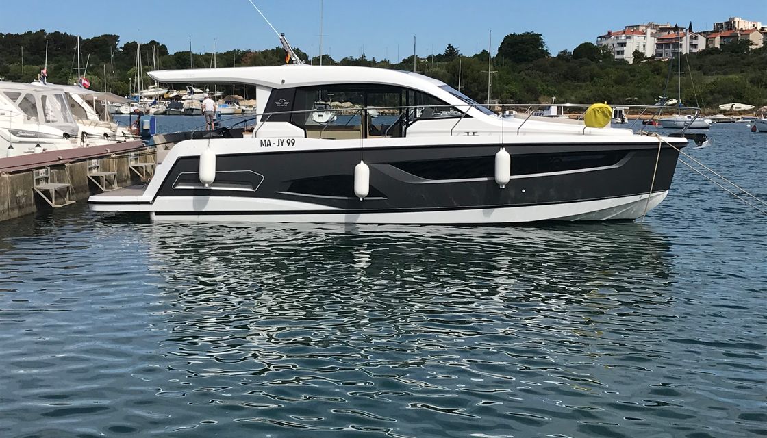 Sealine C390