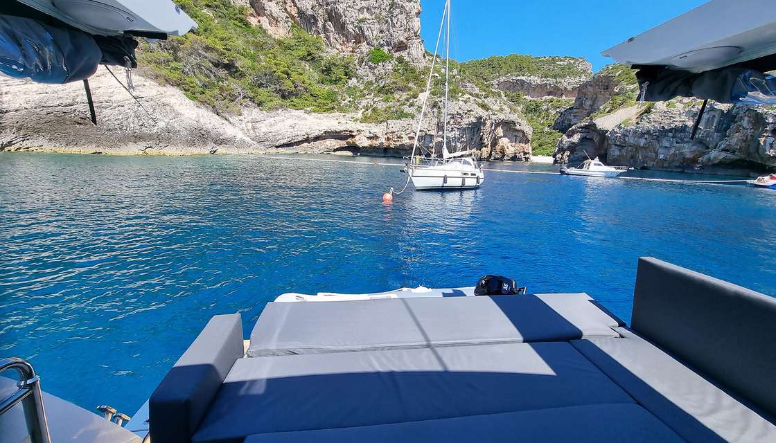 Sealine C390