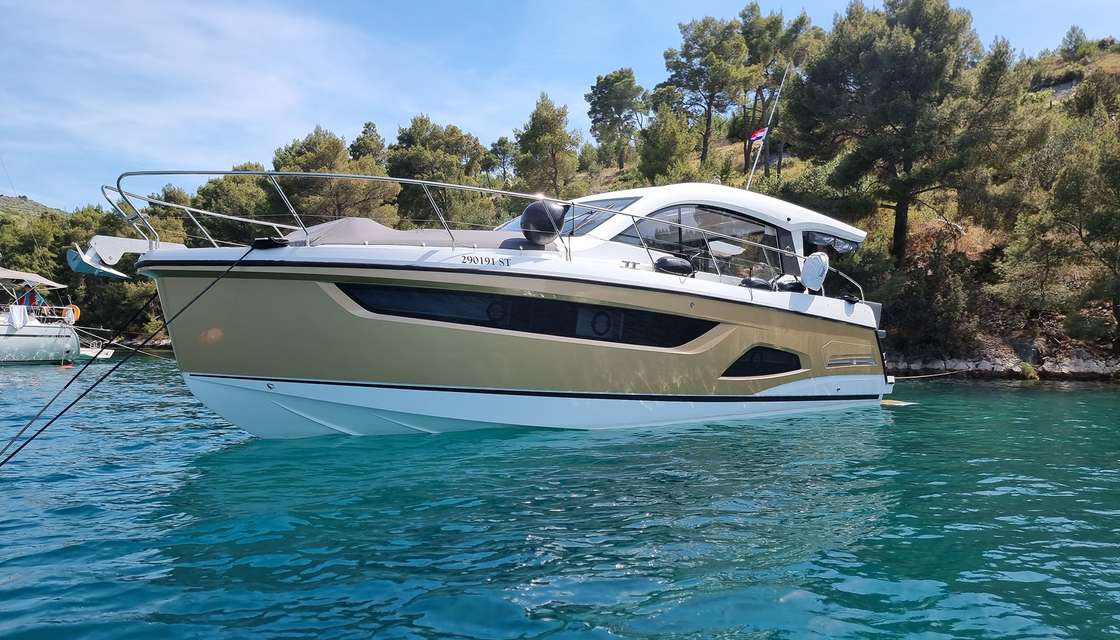 Sealine C390