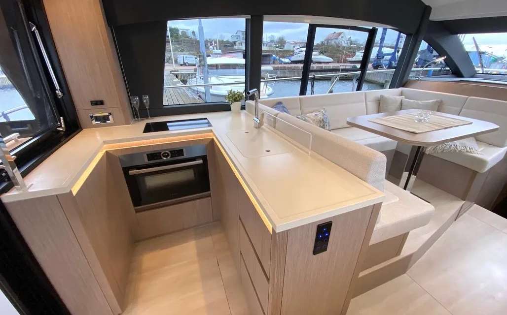 Sealine F430