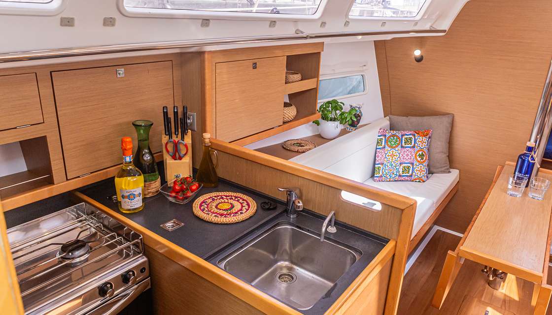 Sun Odyssey 319