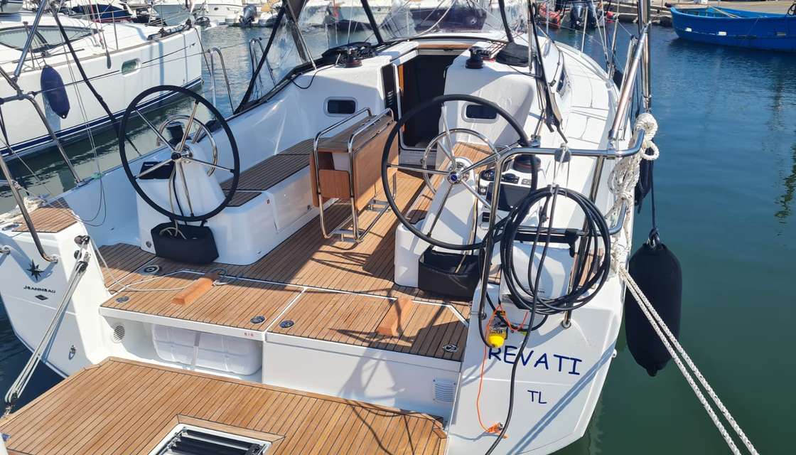 Sun Odyssey 350