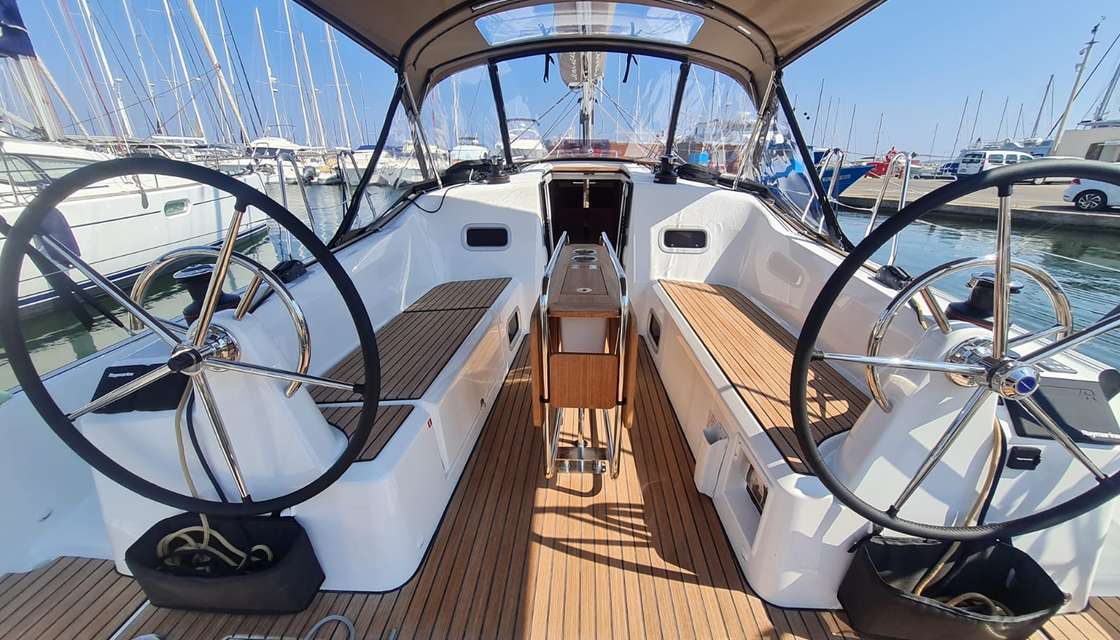Sun Odyssey 350