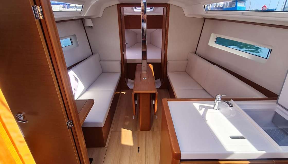Sun Odyssey 350