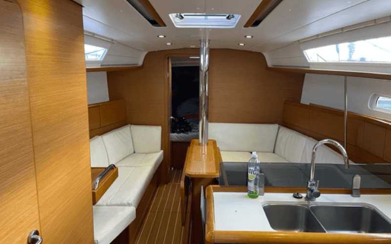 Sun Odyssey 379