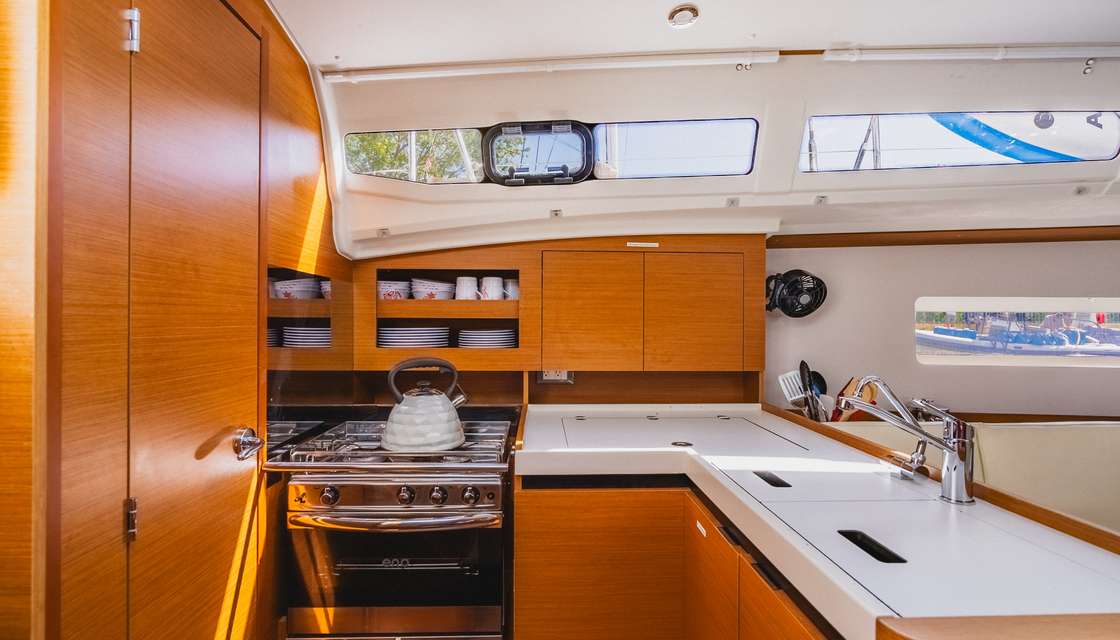 Sun Odyssey 380