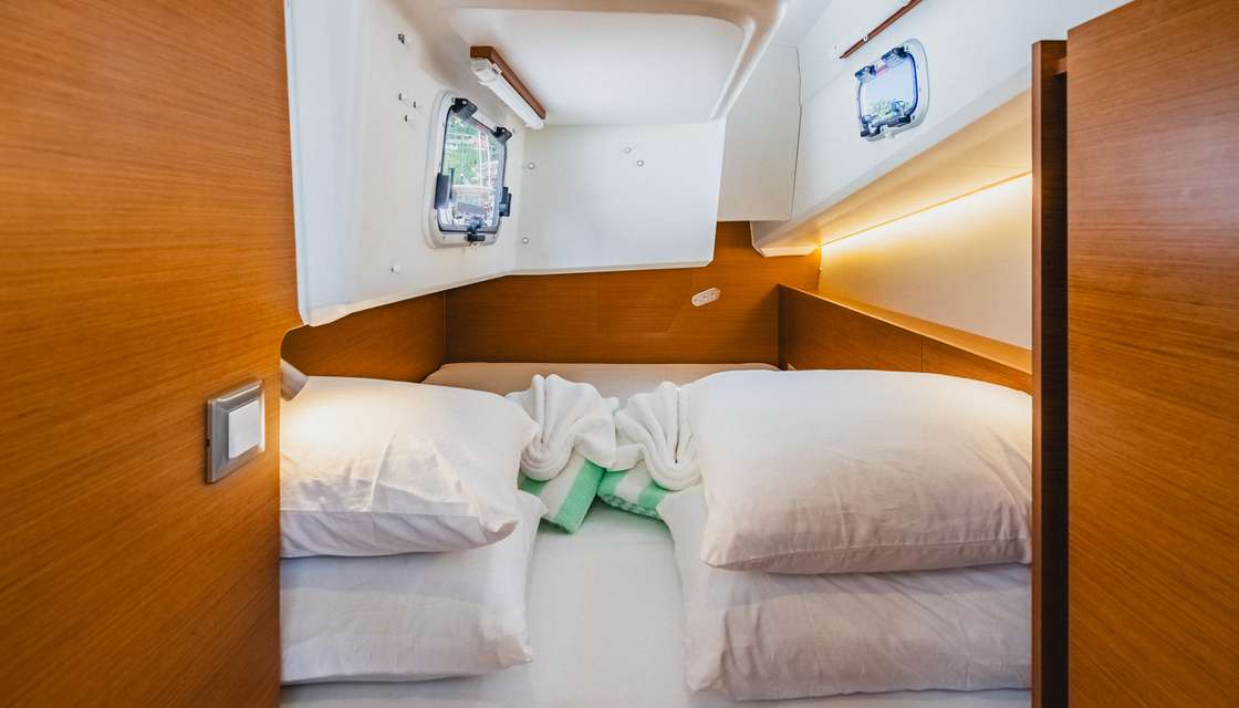 Sun Odyssey 380