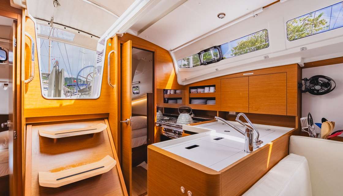 Sun Odyssey 380