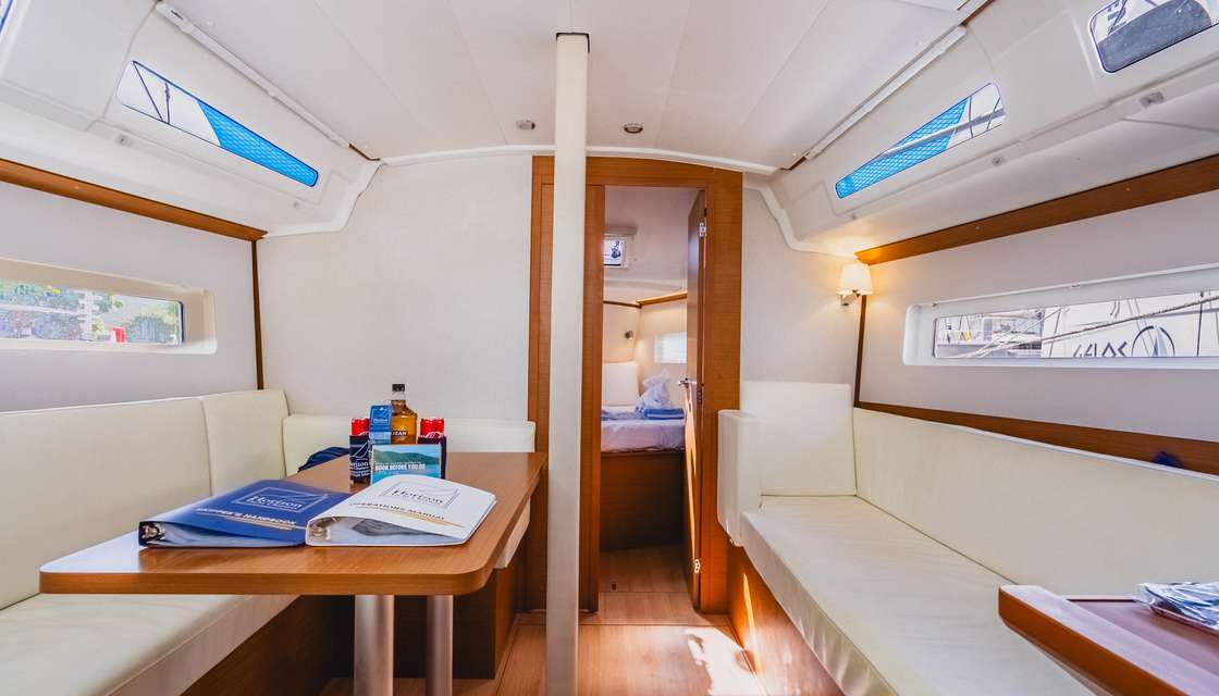 Sun Odyssey 380