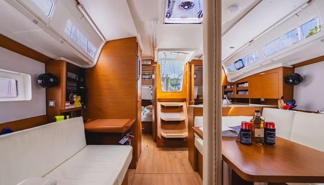 Sun Odyssey 380