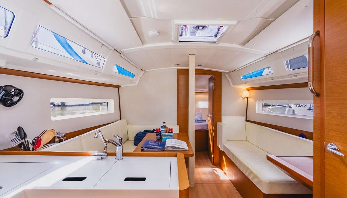 Sun Odyssey 380