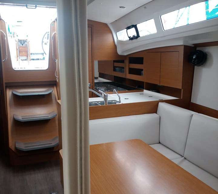 Sun Odyssey 380