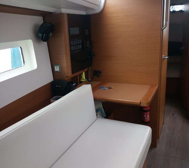 Sun Odyssey 380