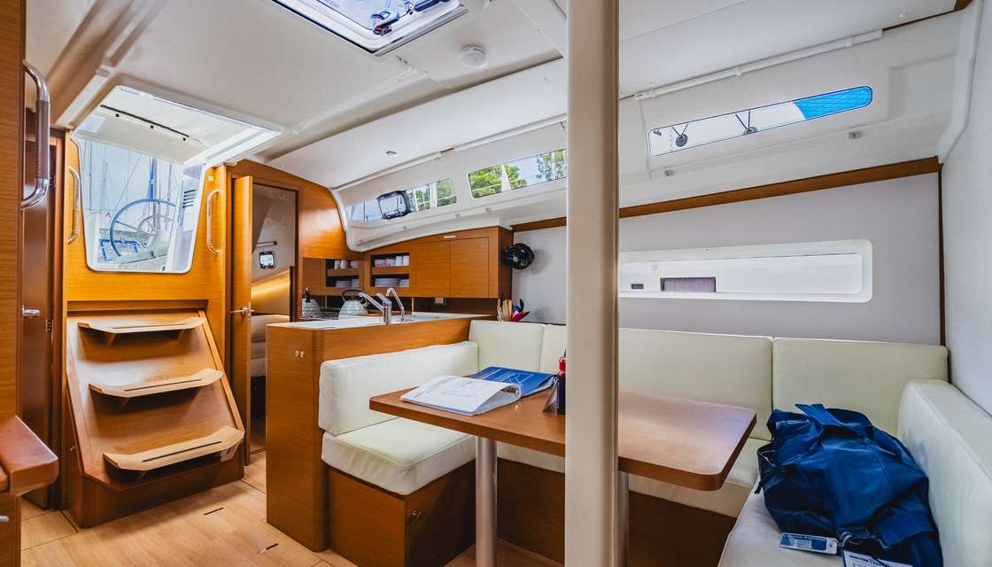 Sun Odyssey 380