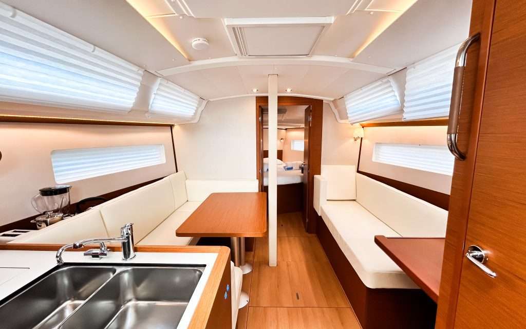 Sun Odyssey 380