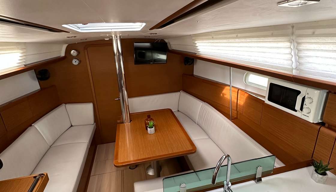 Sun Odyssey 389