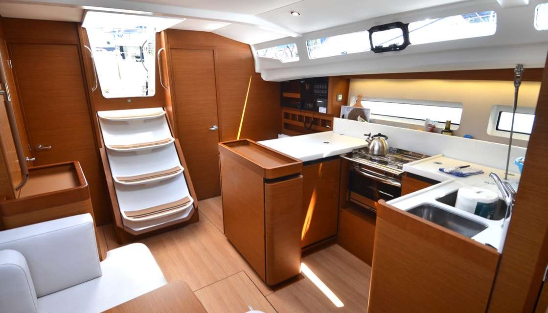 Sun Odyssey 440