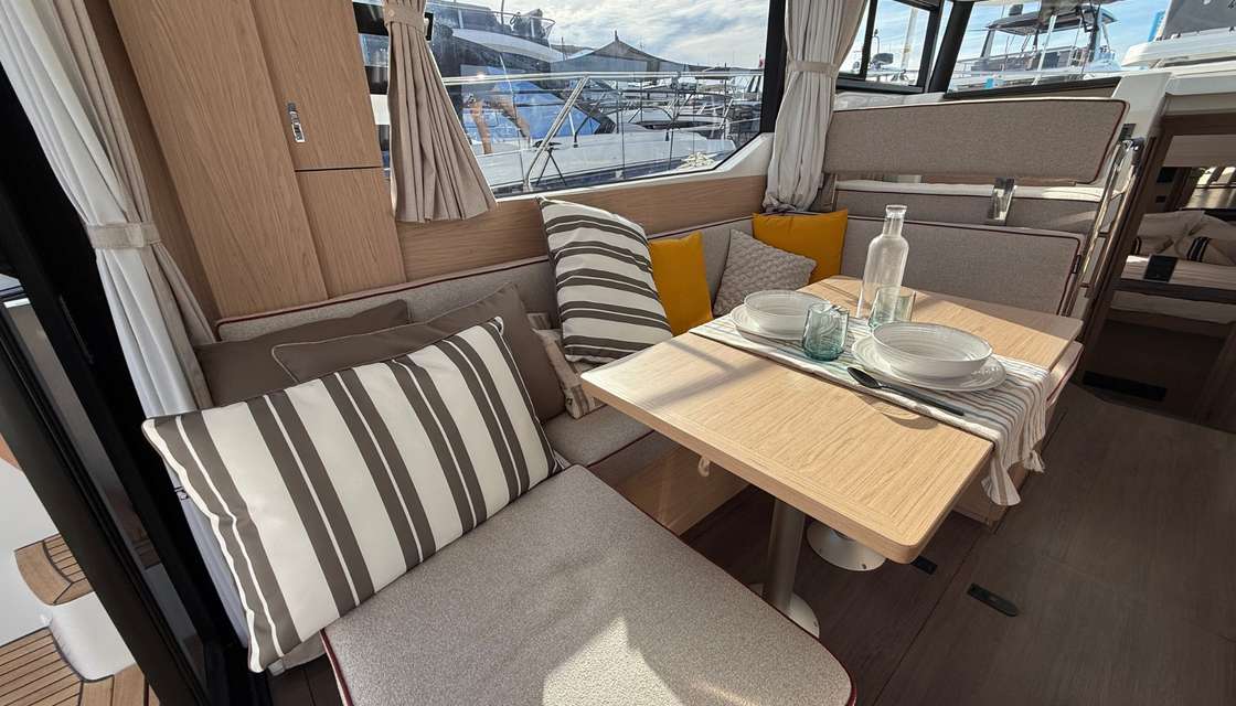 Swift Trawler 37 fly