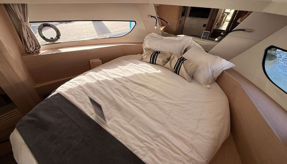 Swift Trawler 37 fly