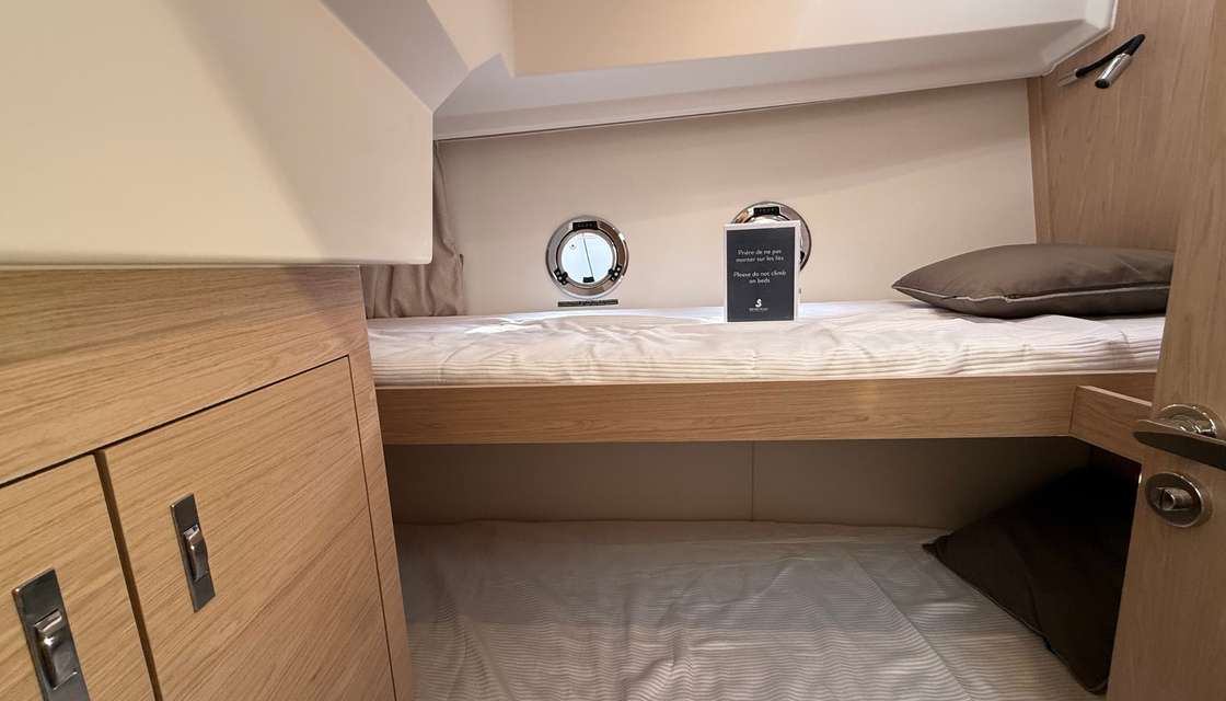 Swift Trawler 37 fly
