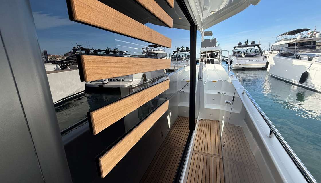 Swift Trawler 37 fly