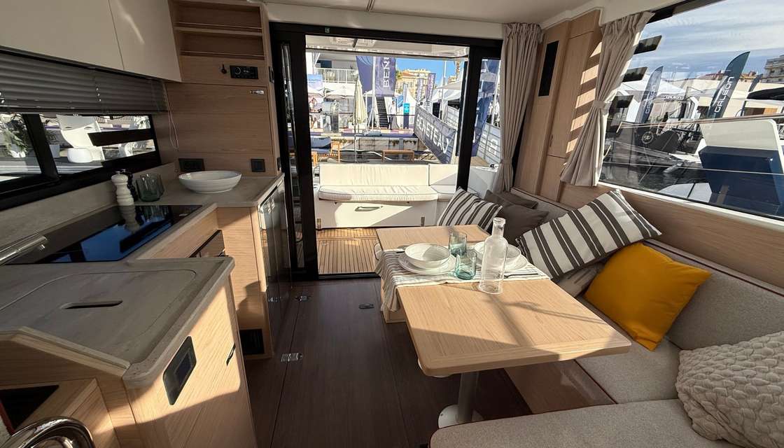 Swift Trawler 37 fly