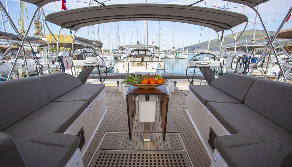Dufour 530
