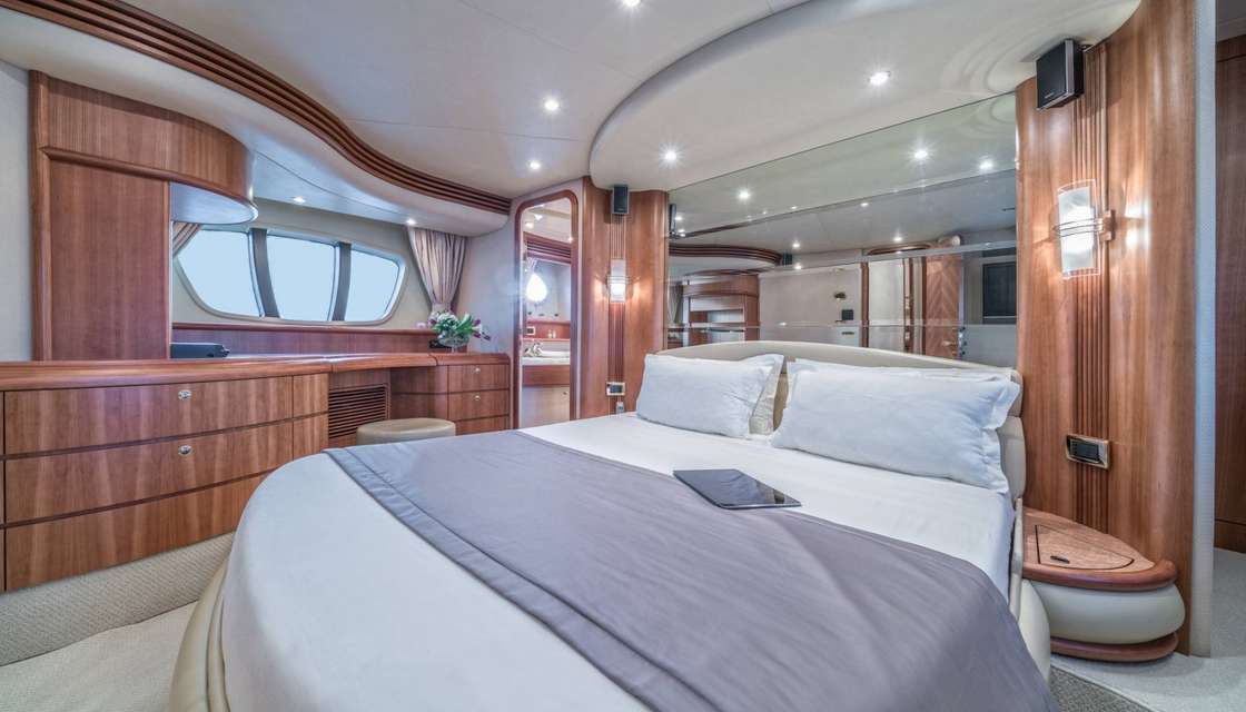 Azimut 68 Fly
