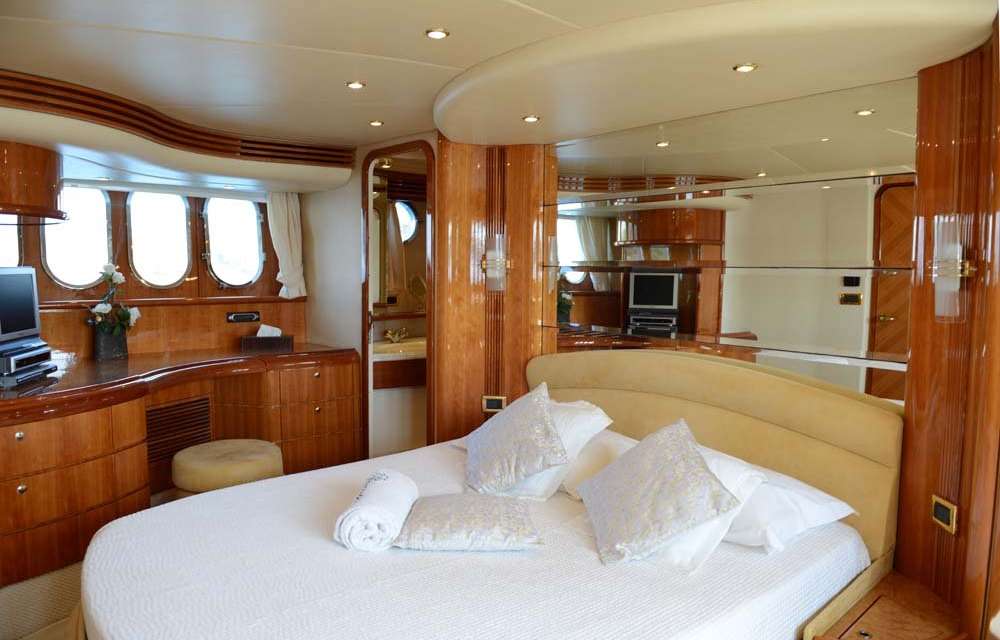 Azimut 68 Fly