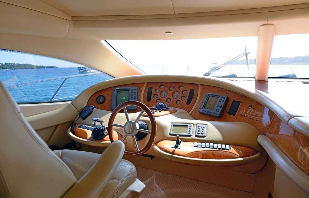 Azimut 68 Fly