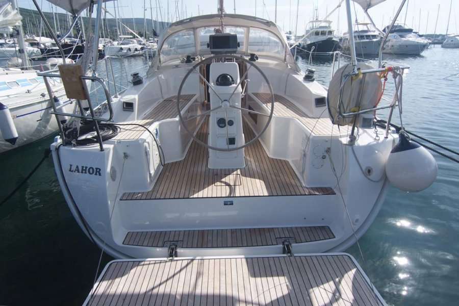Bavaria Cruiser 33