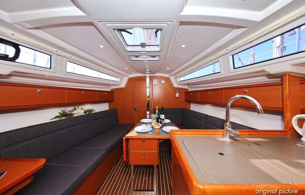 Bavaria Cruiser 33