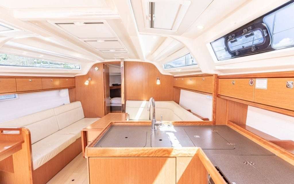 Bavaria 37