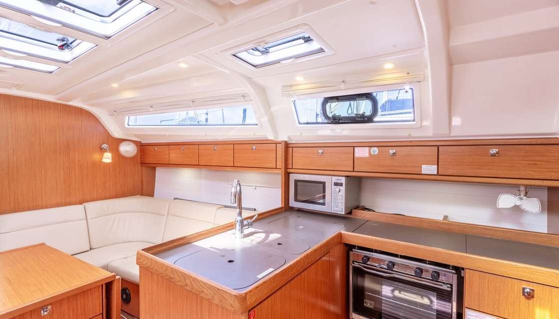 Bavaria 37