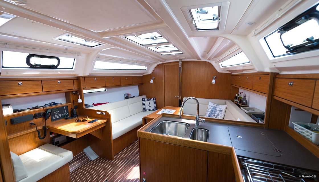Bavaria 37