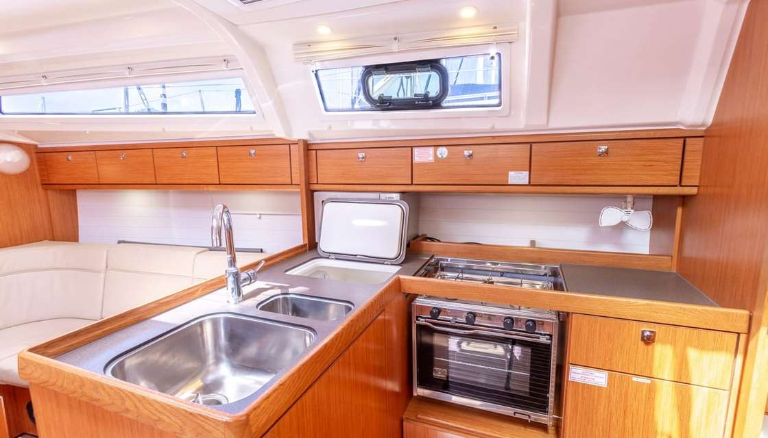 Bavaria 37