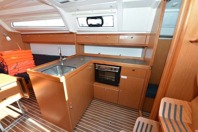 Bavaria Cruiser 37
