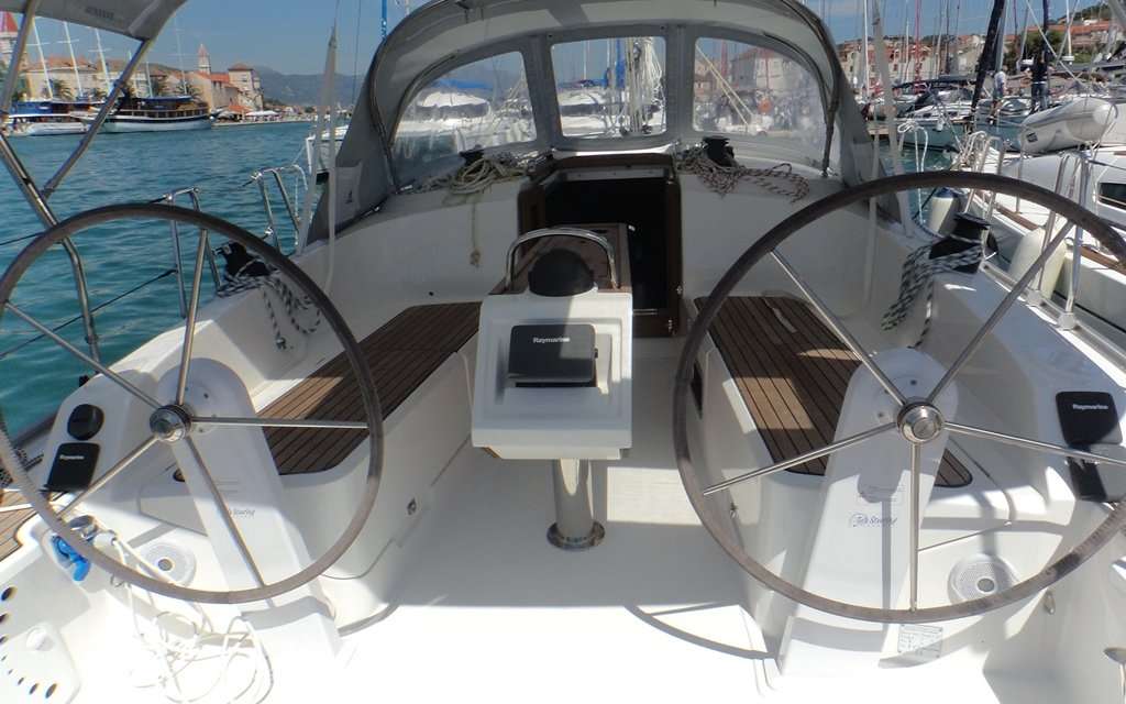 Bavaria Cruiser 37