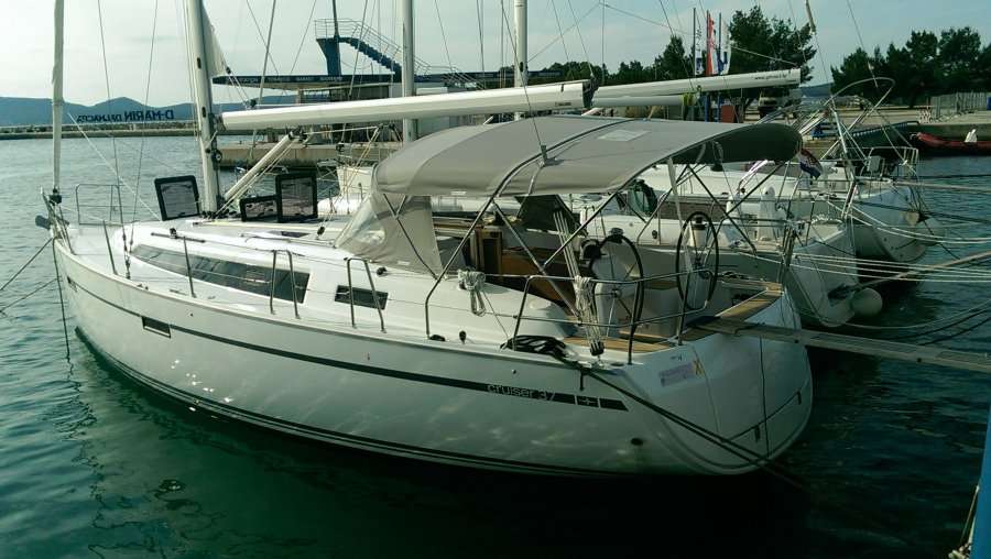 Bavaria 37