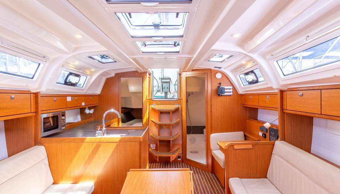 Bavaria 37
