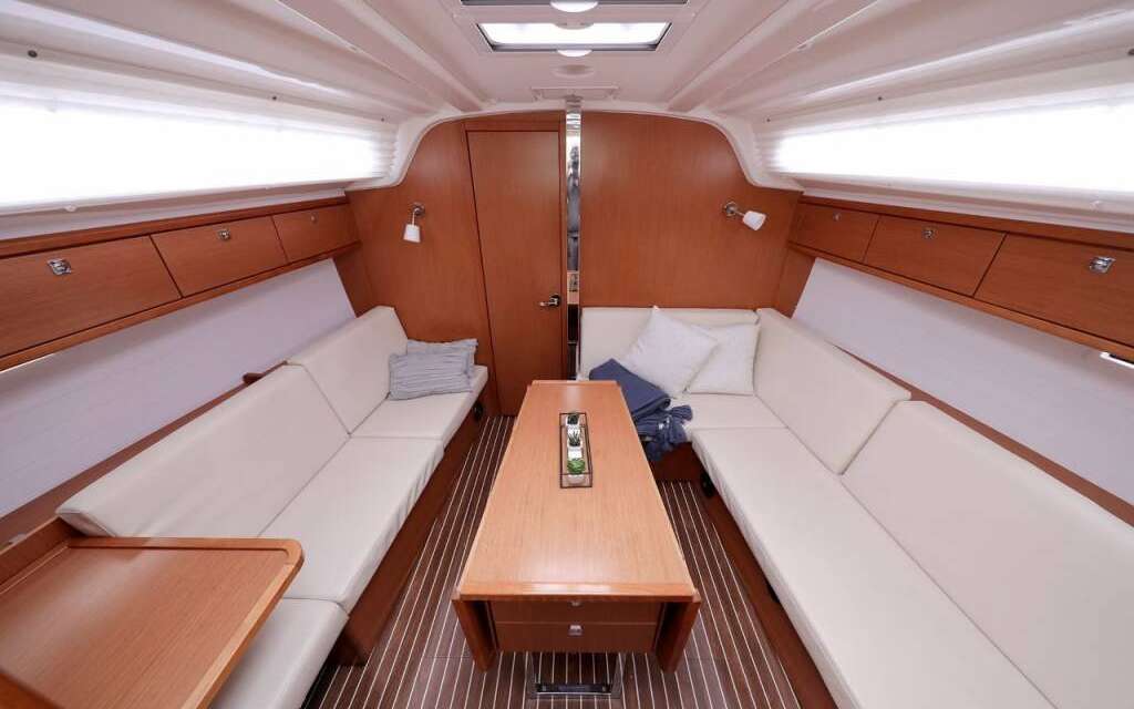 Bavaria Cruiser 37