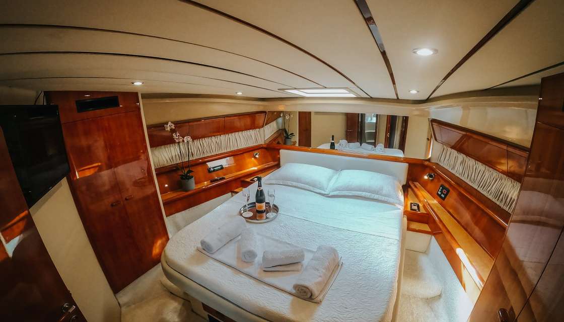 Ferretti 53