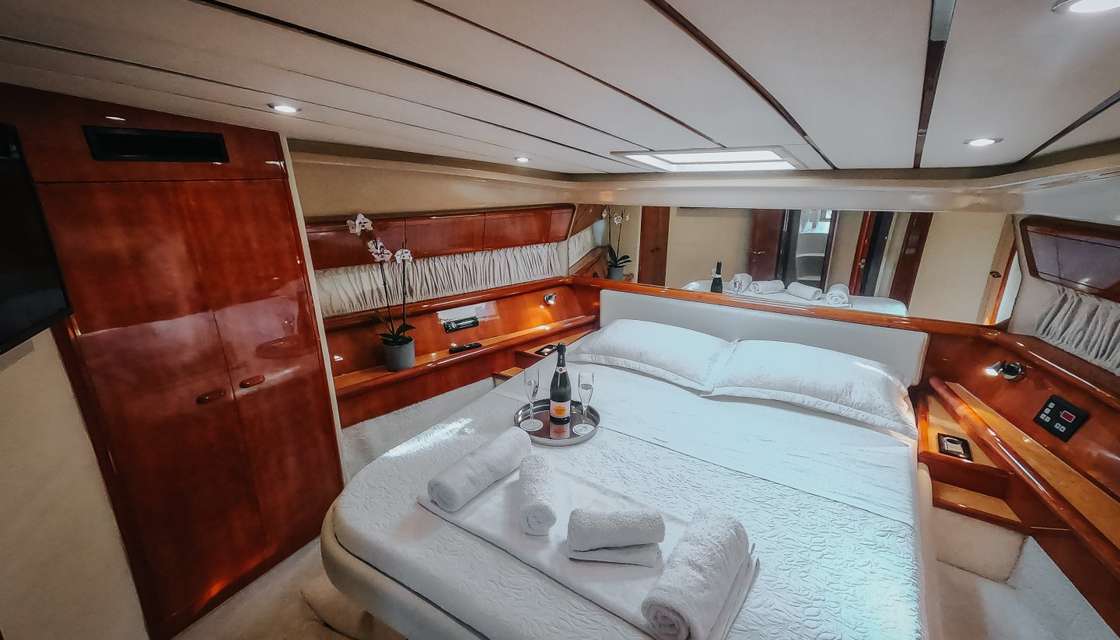 Ferretti 53