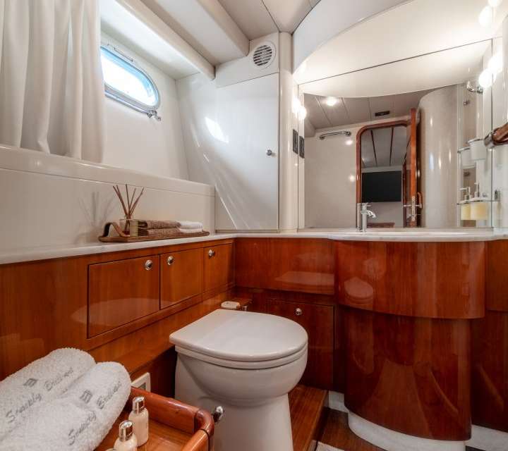 Ferretti 68